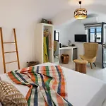 Amphora Luxury - Akrotiri Seaview Escape *